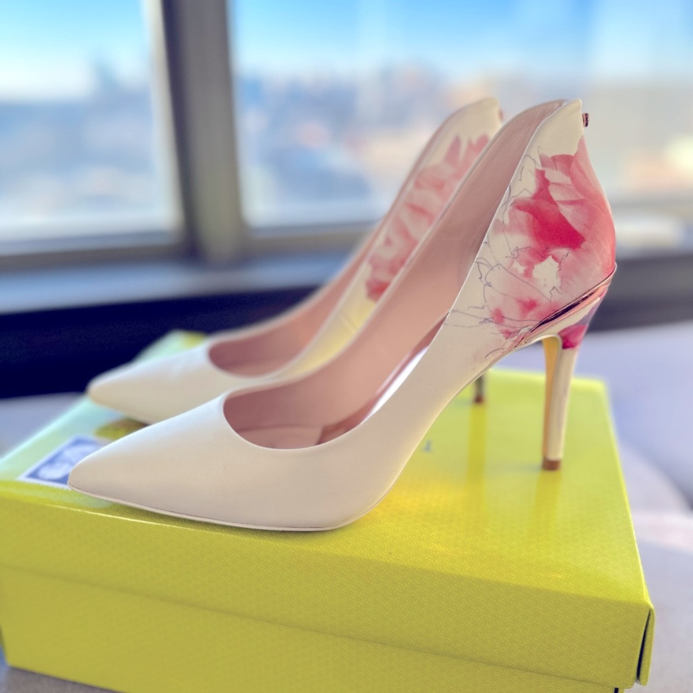 Ted Baker Sketchbook Pump